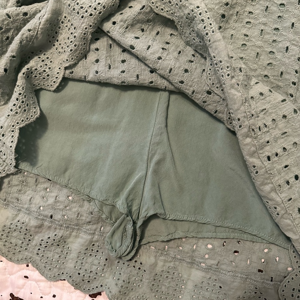 Pink lily eyelet romper XS - Picture 3 of 4